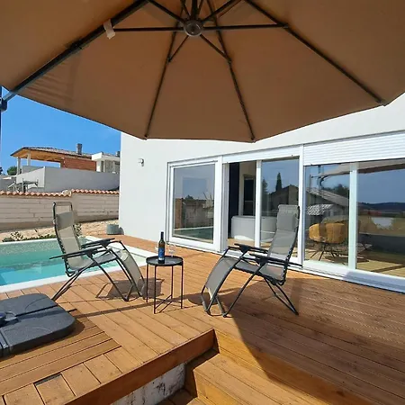 Stunning In With Kitchen *