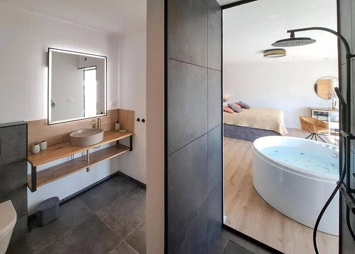 Stunning In With Kitchen 度假居