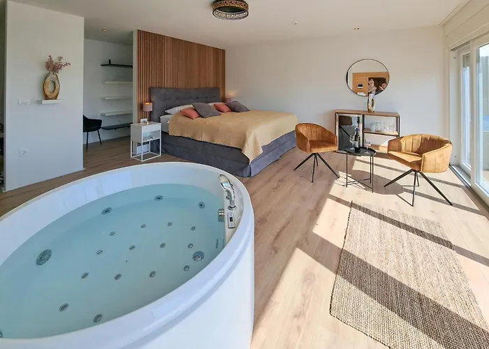 Stunning In With Kitchen 波梅尔