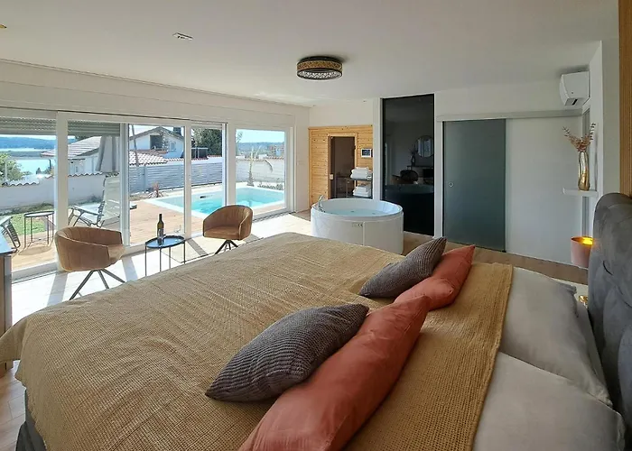 度假居 Stunning In With Kitchen