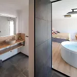Stunning In With Kitchen Prázdninový dům