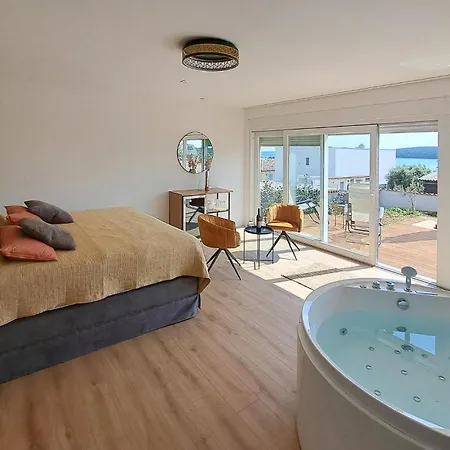 Stunning In With Kitchen